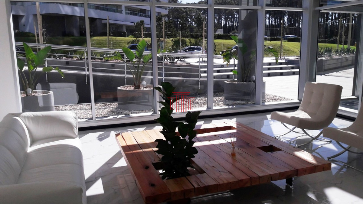 Apartamento ID.13081 - Apartamento en Punta del Este  , playa brava