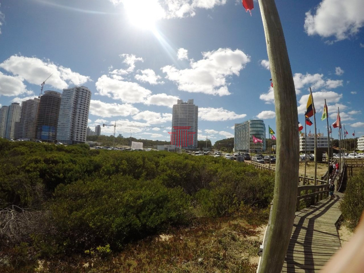 Apartamento ID.13081 - Apartamento en Punta del Este  , playa brava