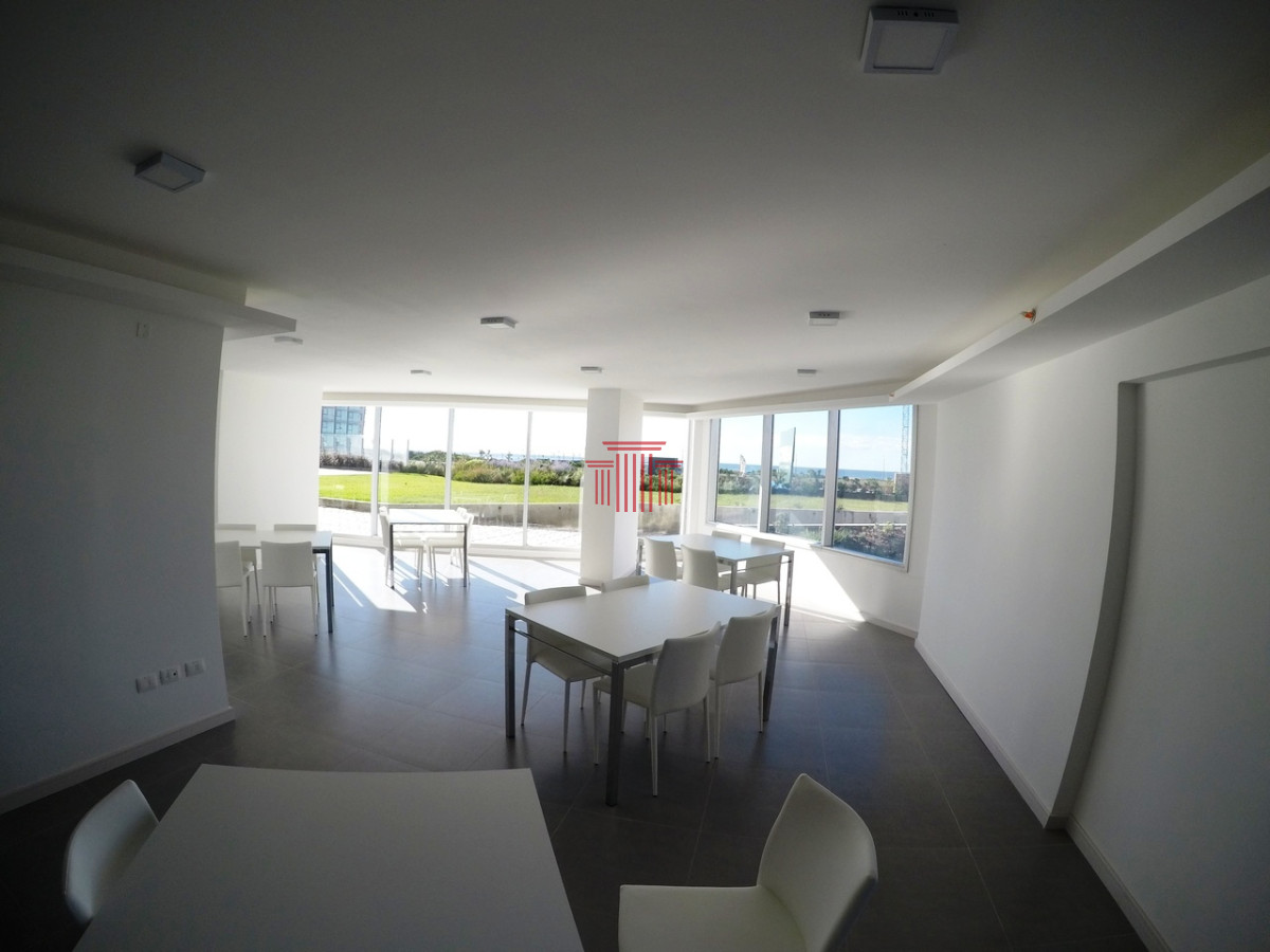 Apartamento ID.13081 - Apartamento en Punta del Este  , playa brava