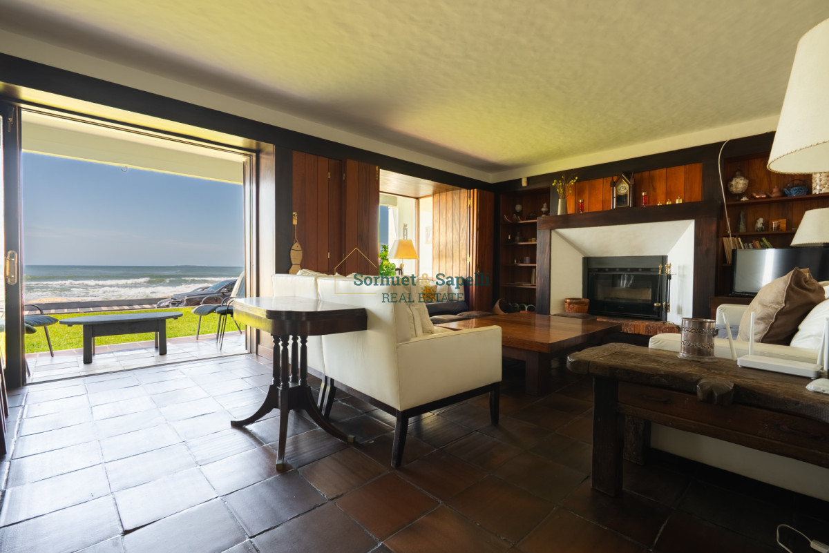 Apartamento-en-Venta-en-Pen&iacute;nsula-con-Vista-al-Mar