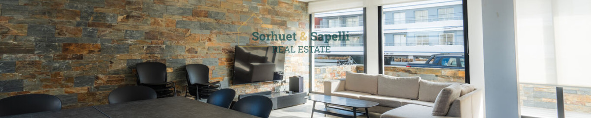 Apartamento de tres dormitorios en venta en Península