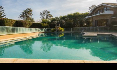 Mansion en Venta en Playa Mansa Punta del Este