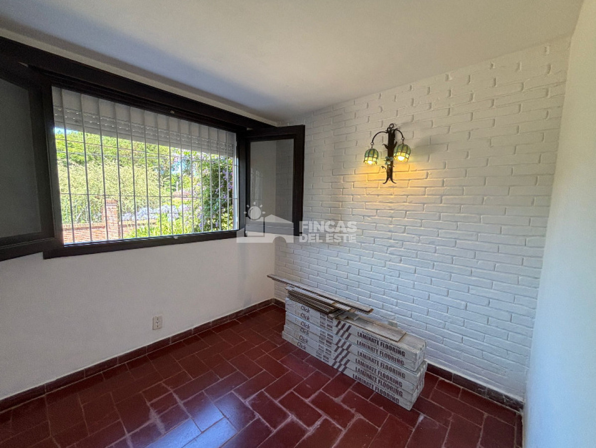 Casa ID.2694/Casa-de-3-dormitorios-con-piscina-en-zona-colegios- - Casa de 3 dormitorios con piscina en zona colegios 