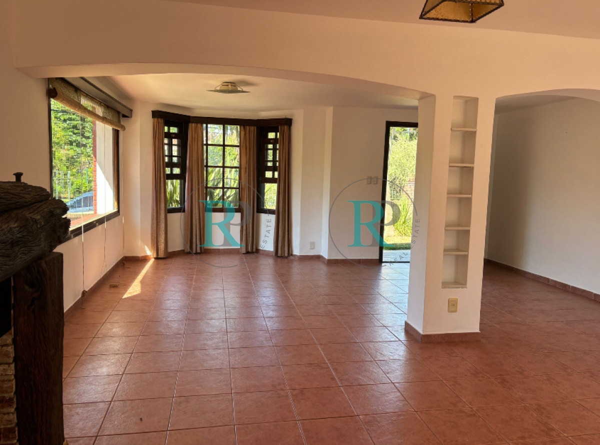 Casa ID.2937 - Casa de 3 dormitorios con piscina en zona colegios 