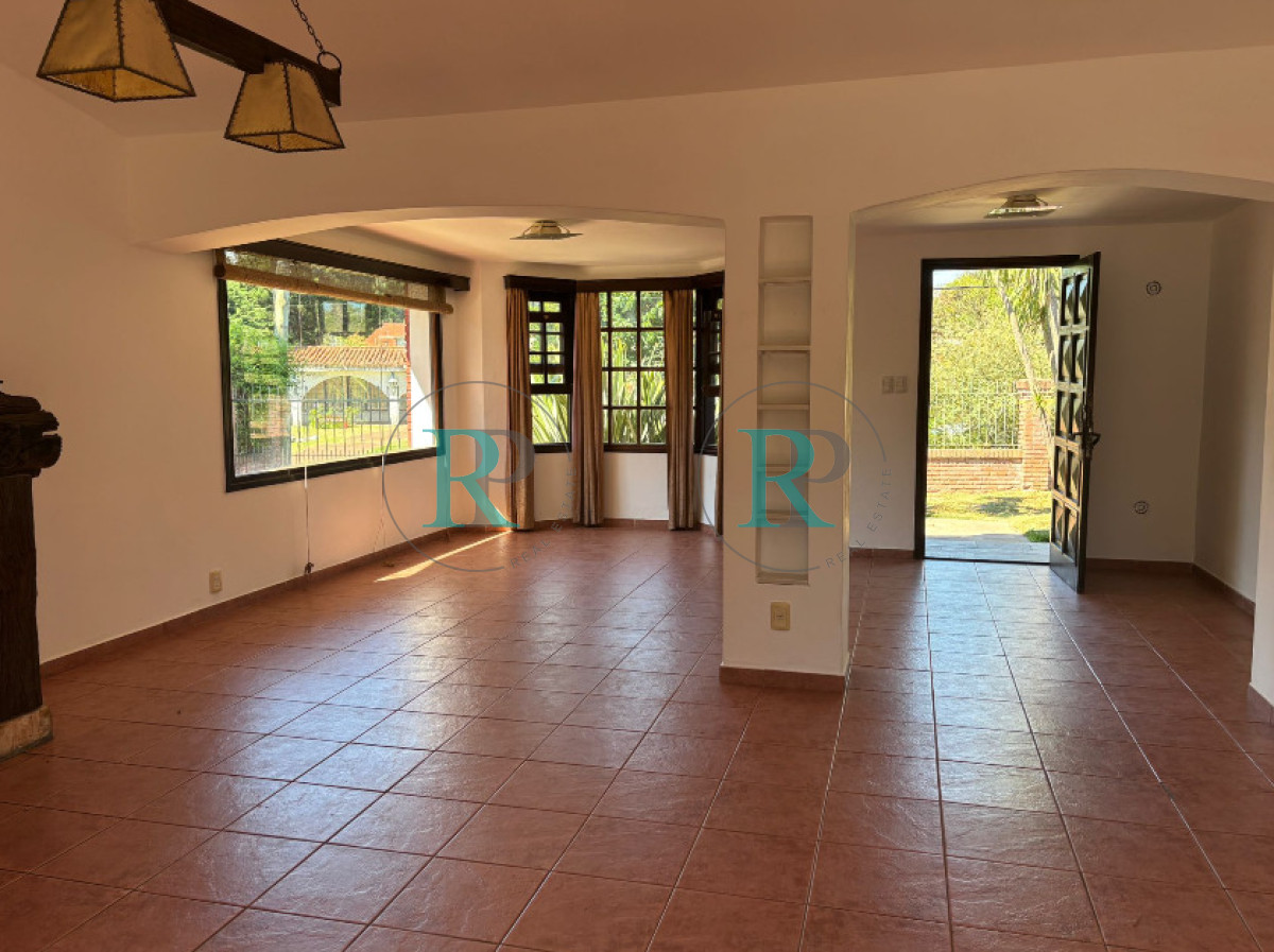 Casa ID.2937 - Casa de 3 dormitorios con piscina en zona colegios 