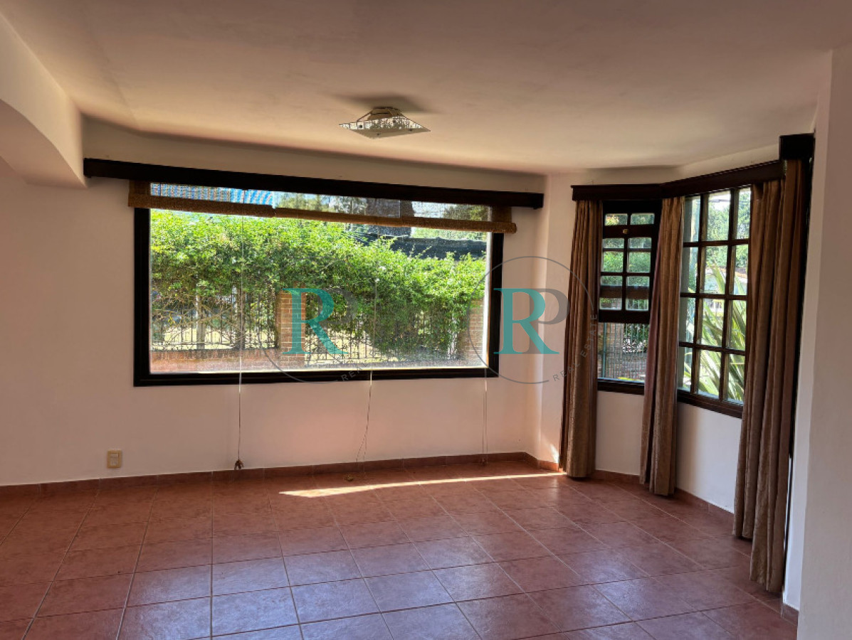 Casa ID.2937 - Casa de 3 dormitorios con piscina en zona colegios 
