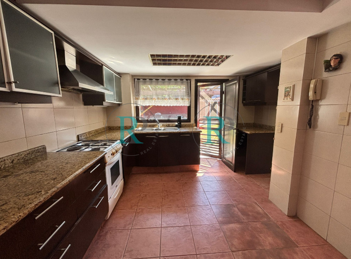 Casa ID.2937 - Casa de 3 dormitorios con piscina en zona colegios 