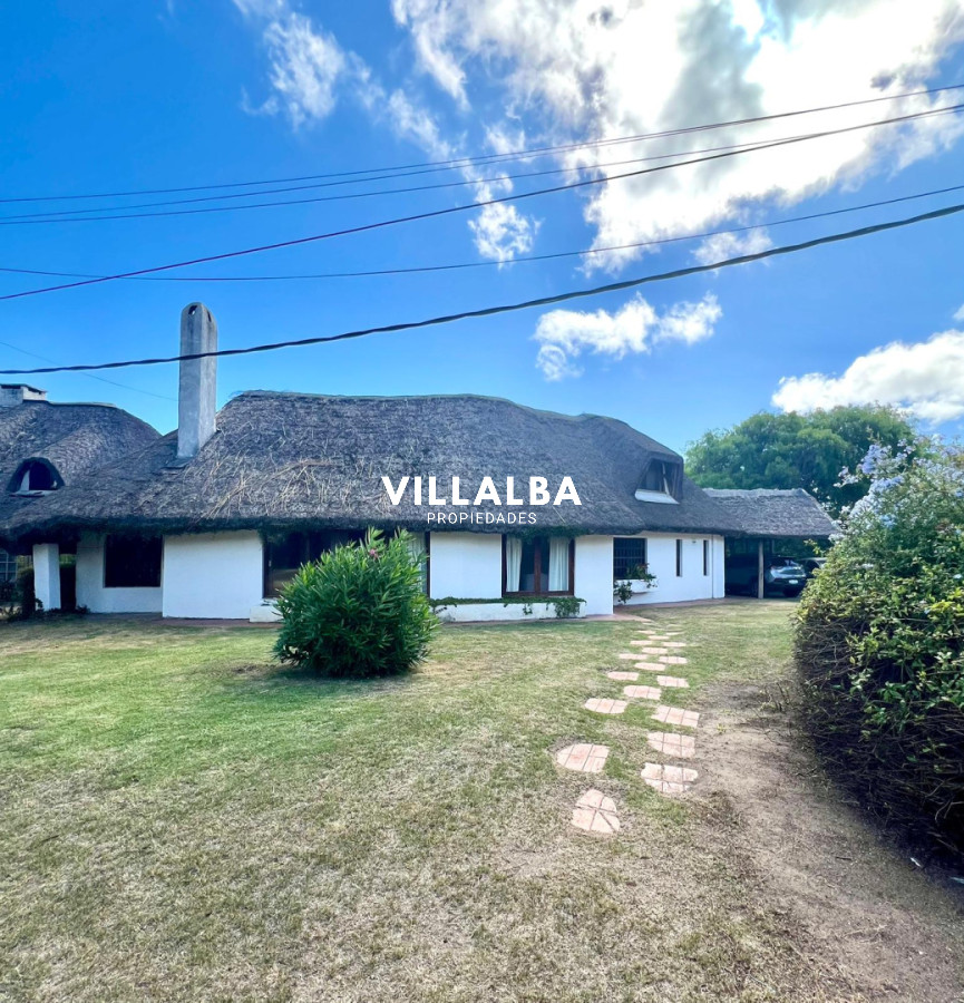 Apartamento ID.3849 - Casa de 3 dormitorios a pasos de playa mansa 