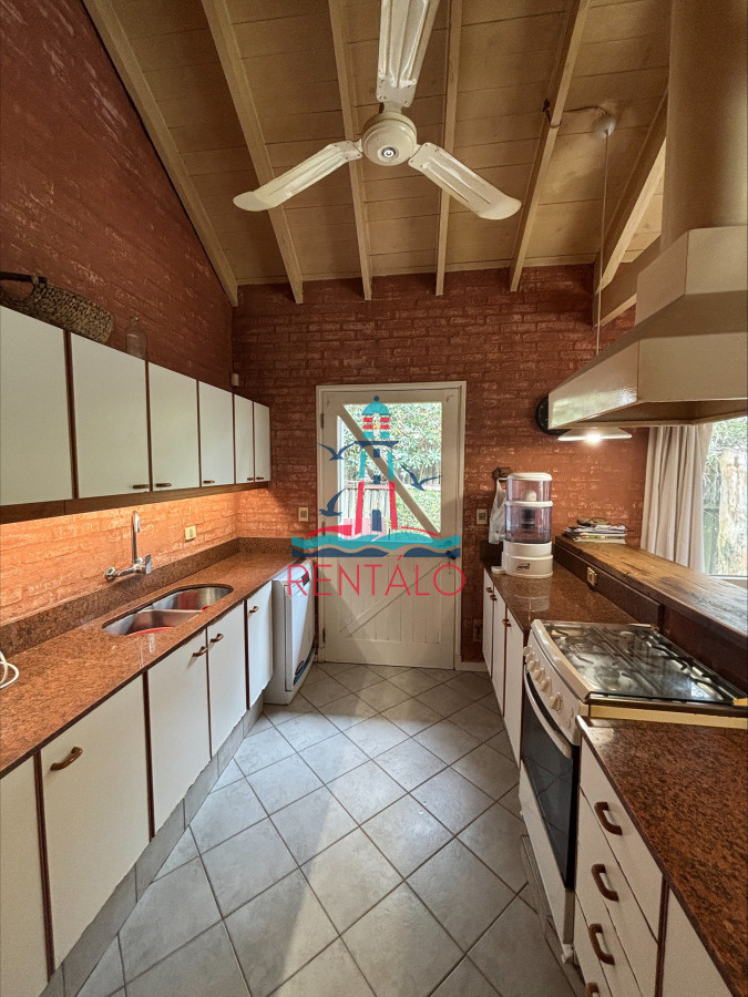 Casa ID.610 - Casa en alquiler temporario, barrio privado, 4 dormitorios 