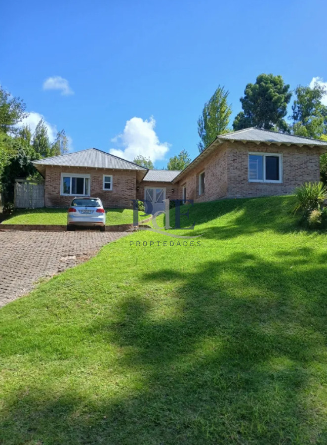 Casa de 4 dormitorios en Barrio Privado, Punta del Este.