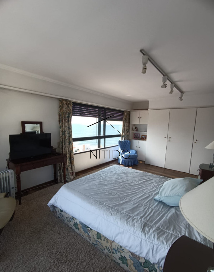 Apartamento ID.447 - apto de 4 dormitorios y servicio en peninsula 