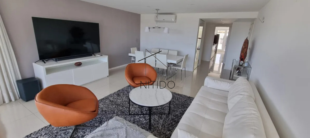 Apartamento ID.323 - Apartamento en primera linea de playa mansa, 3 dormitorios 