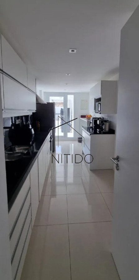 Apartamento ID.323 - Apartamento en primera linea de playa mansa, 3 dormitorios 