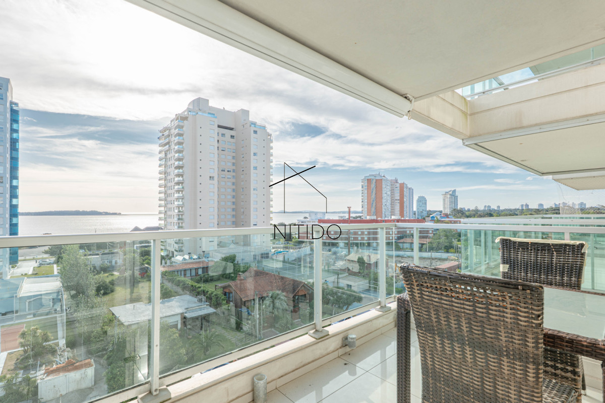 Apartamento ID.301 - Oportunidad en playa mansa, 2 dormitorios y parrillero propio 