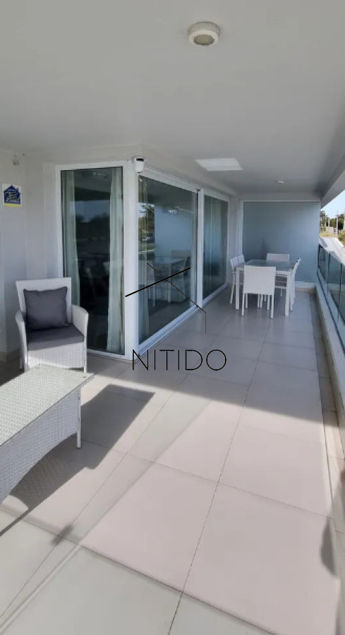 Apartamento ID.323 - Apartamento en primera linea de playa mansa, 3 dormitorios 