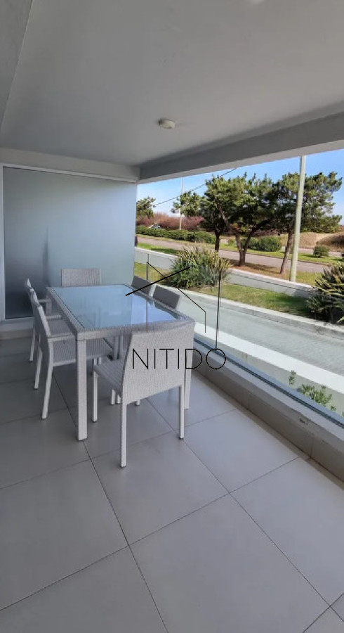 Apartamento ID.323 - Apartamento en primera linea de playa mansa, 3 dormitorios 