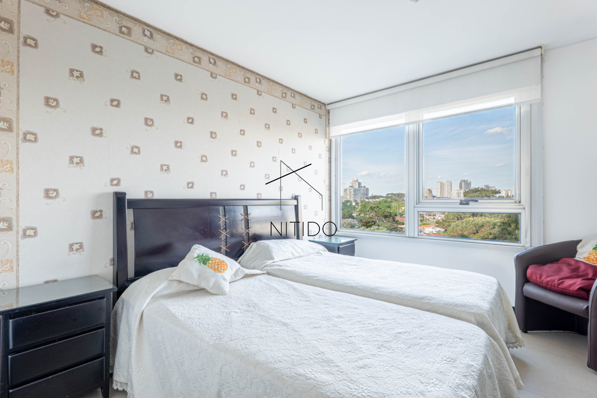 Apartamento ID.301 - Oportunidad en playa mansa, 2 dormitorios y parrillero propio 