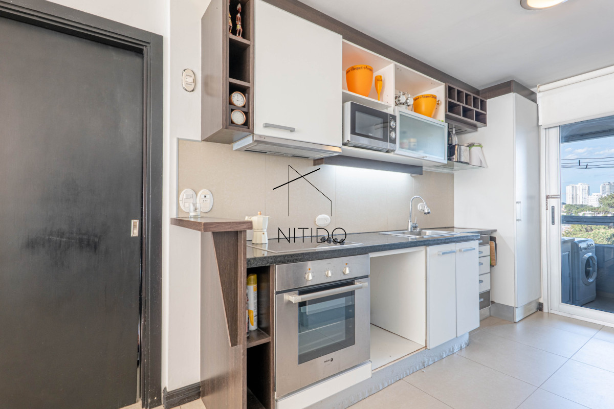 Apartamento ID.301 - Oportunidad en playa mansa, 2 dormitorios y parrillero propio 