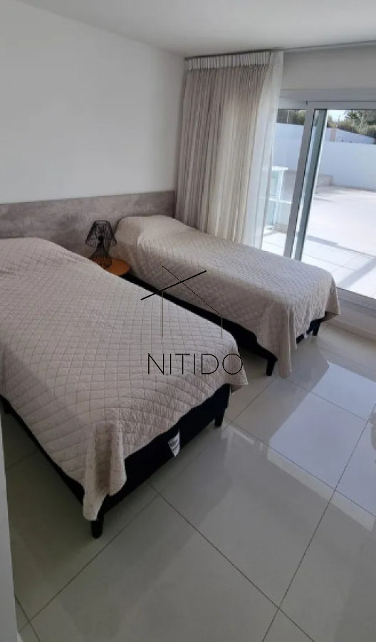 Apartamento ID.323 - Apartamento en primera linea de playa mansa, 3 dormitorios 