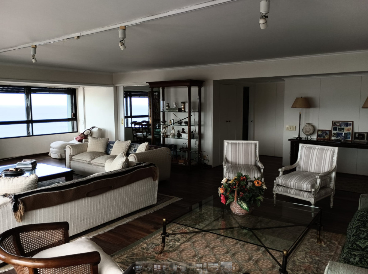 Apartamento ID.447 - apto de 4 dormitorios y servicio en peninsula 