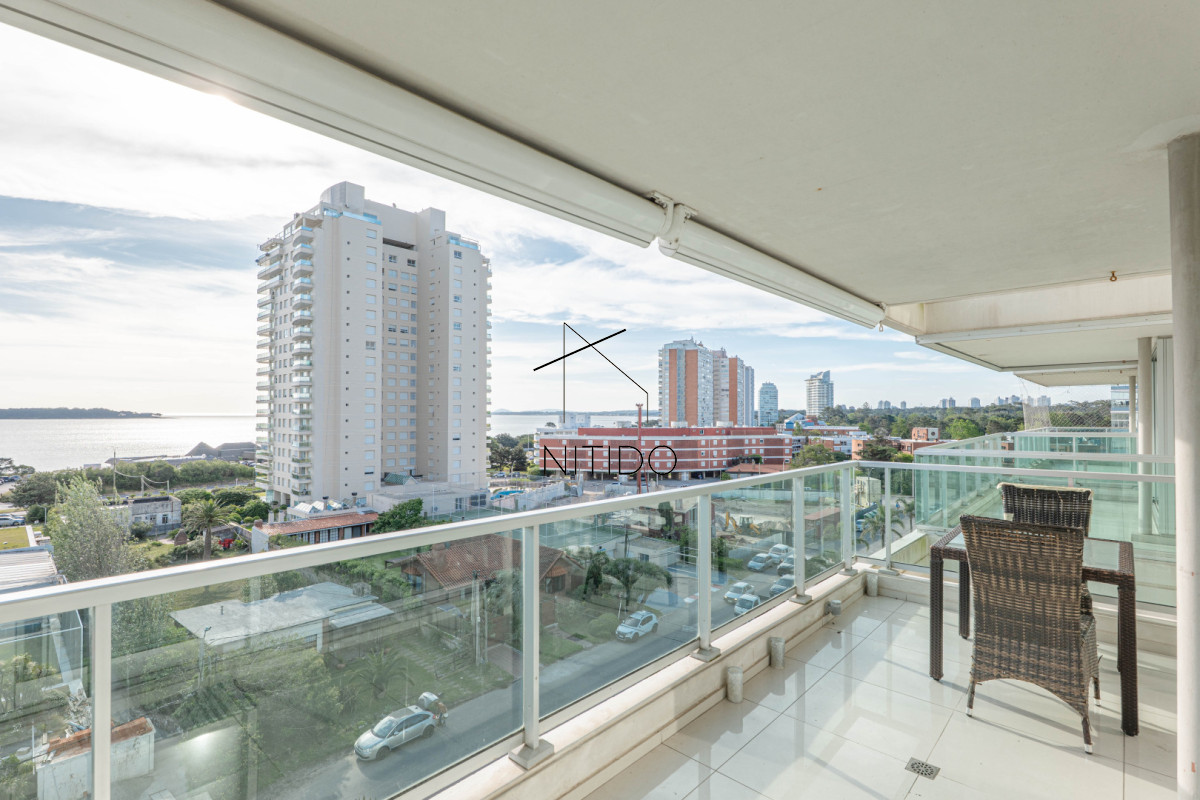 Apartamento ID.301 - Oportunidad en playa mansa, 2 dormitorios y parrillero propio 