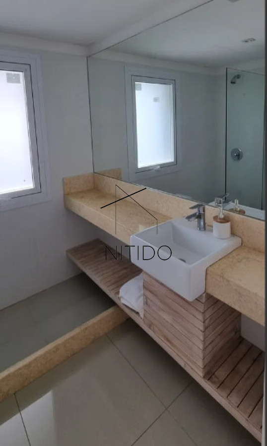 Apartamento ID.323 - Apartamento en primera linea de playa mansa, 3 dormitorios 