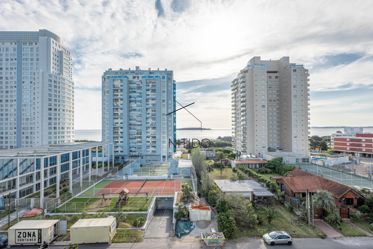 Apartamento ID.301 - Oportunidad en playa mansa, 2 dormitorios y parrillero propio 