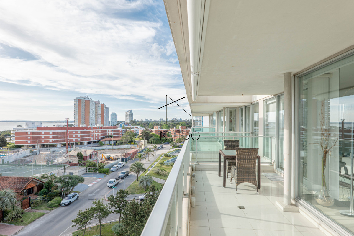 Apartamento ID.301 - Oportunidad en playa mansa, 2 dormitorios y parrillero propio 