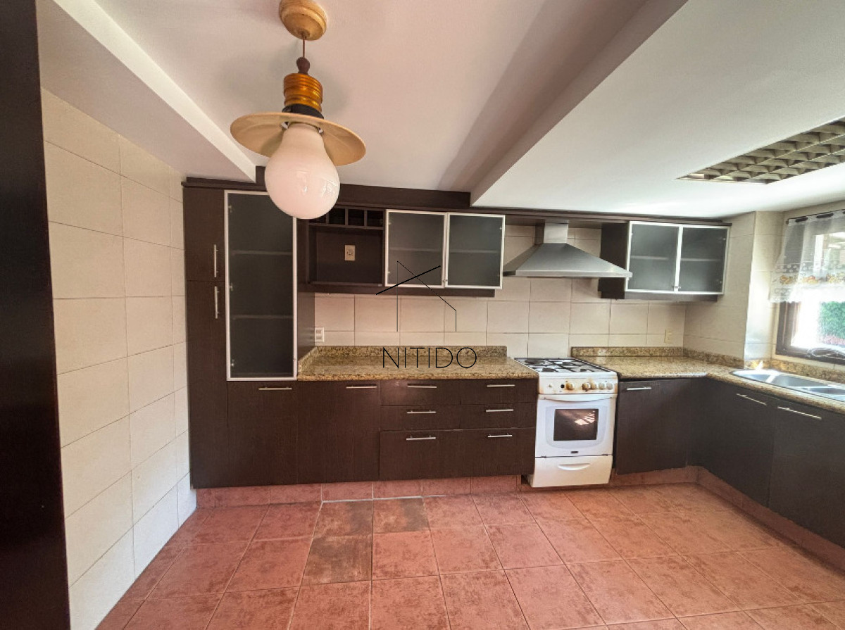 Casa ID.340 - Casa de 3 dormitorios con piscina en zona colegios 