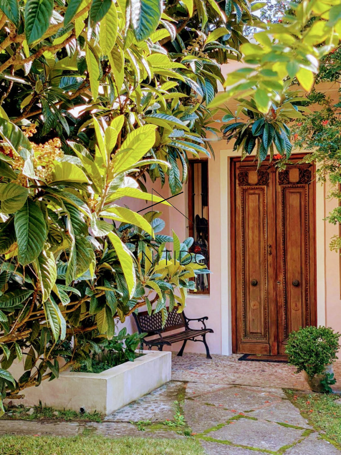 Casa ID.354 - Casa de 3 dormitorios y servicio en alquiler anual 