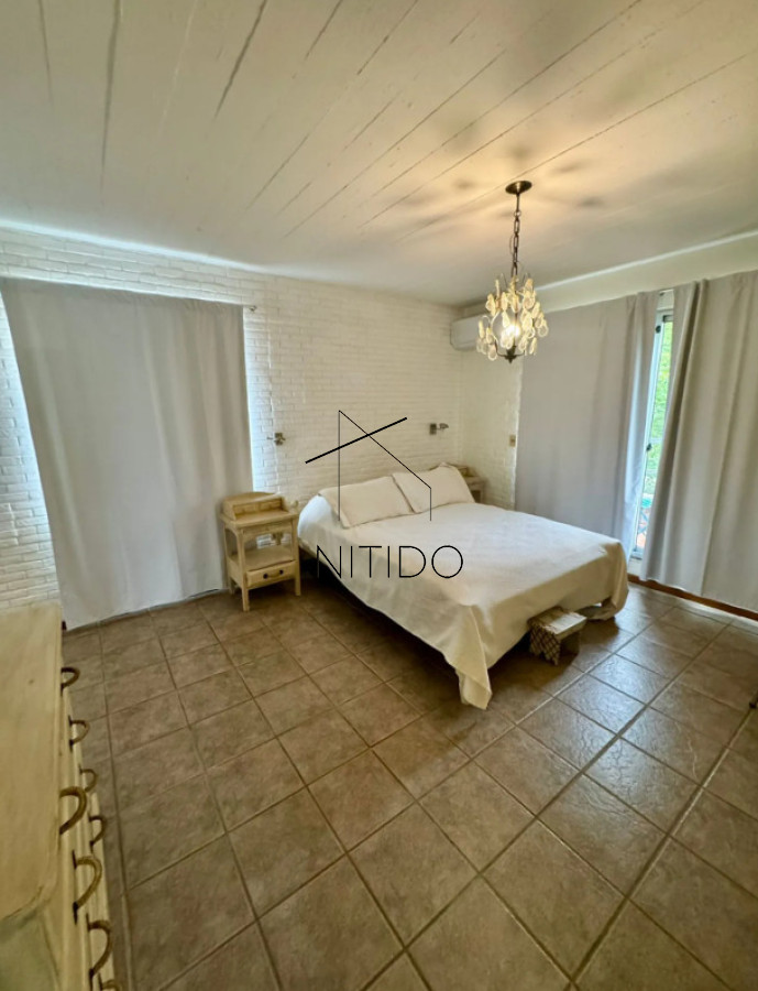 Casa ID.401 - Casa de 4 dormitorios en Pinares a 2 cuadras de la playa 