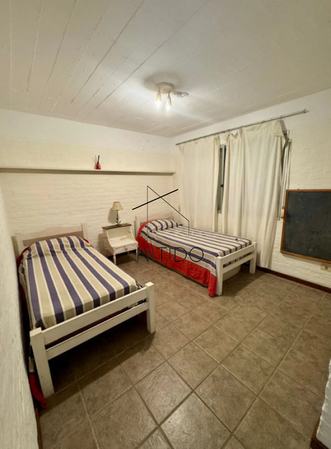 Casa ID.401 - Casa de 4 dormitorios en Pinares a 2 cuadras de la playa 