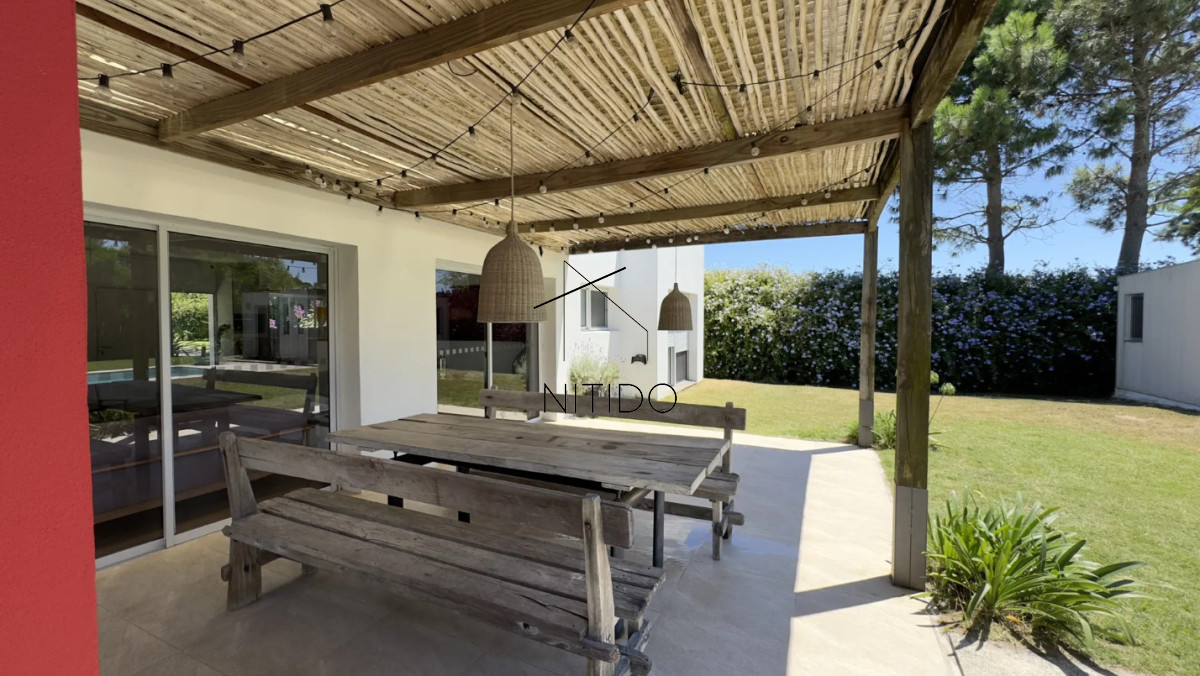 Casa ID.554 - Casa de 4 dormitorios en alquiler anual 