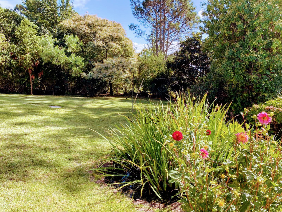 Casa ID.354 - Casa de 3 dormitorios y servicio en alquiler anual 