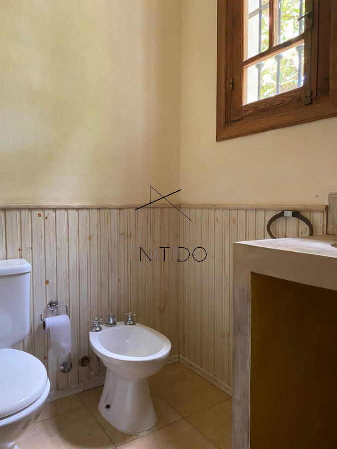 Casa ID.354 - Casa de 3 dormitorios y servicio en alquiler anual 