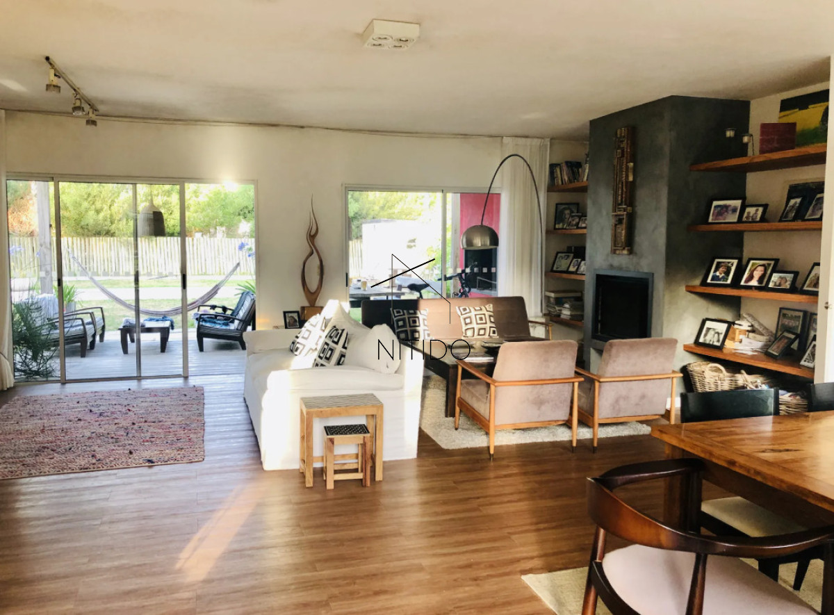 Casa ID.554 - Casa de 4 dormitorios en alquiler anual 