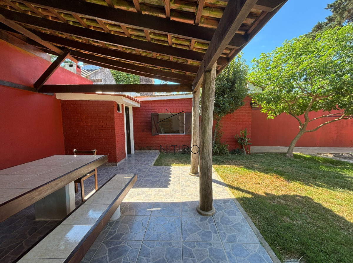 Casa ID.340 - Casa de 3 dormitorios con piscina en zona colegios 