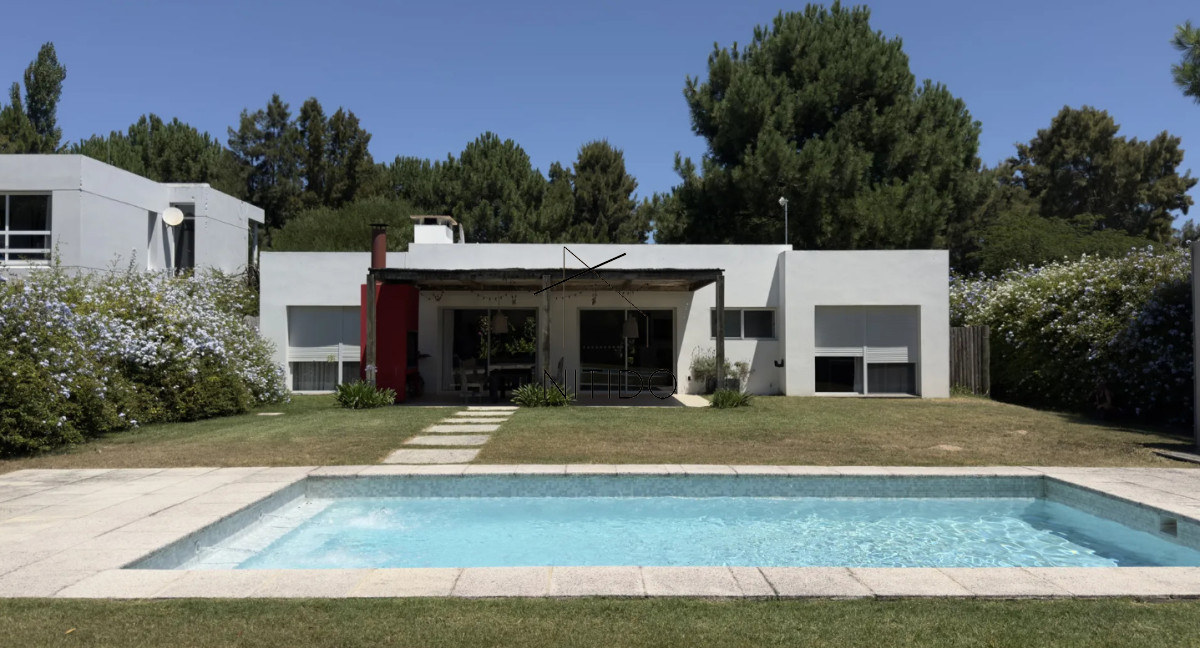 Casa ID.554 - Casa de 4 dormitorios en alquiler anual 