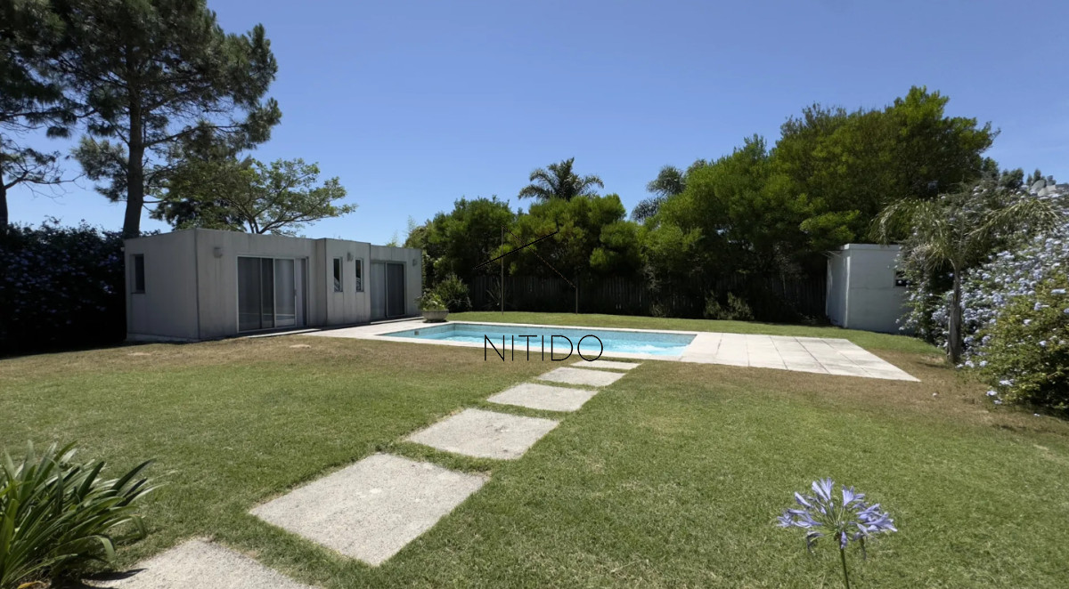 Casa ID.554 - Casa de 4 dormitorios en alquiler anual 