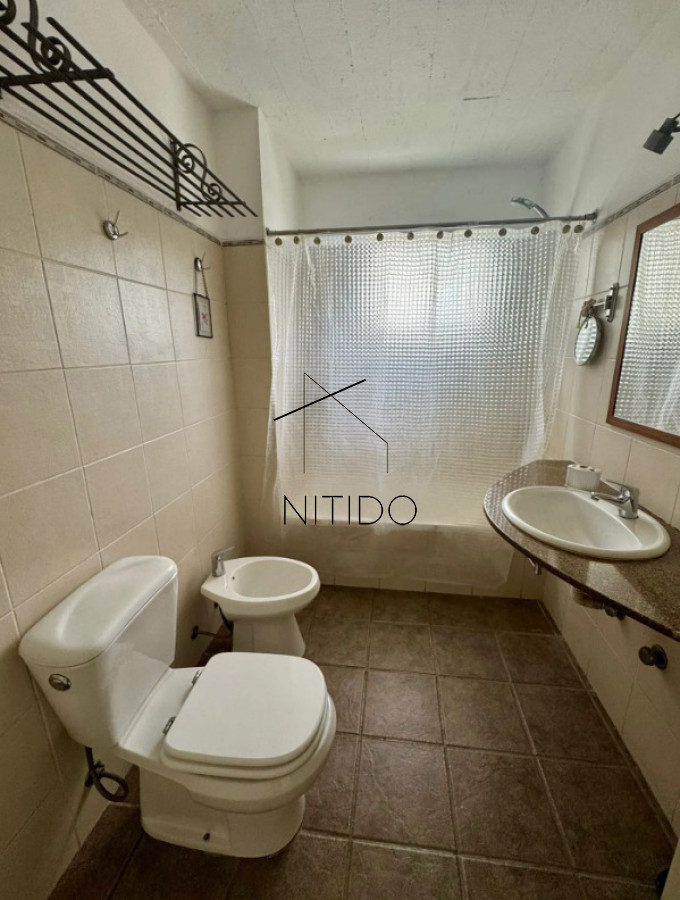 Casa ID.401 - Casa de 4 dormitorios en Pinares a 2 cuadras de la playa 