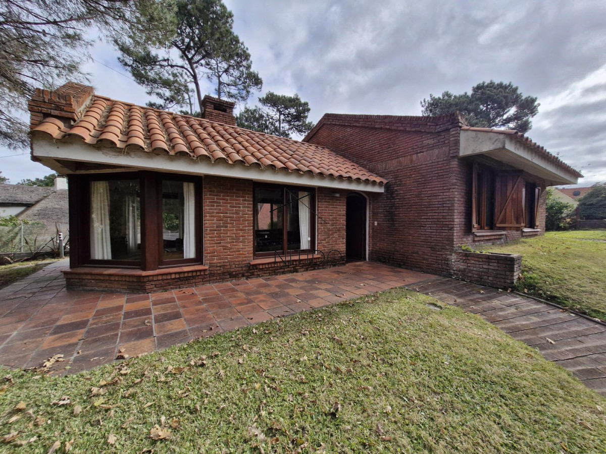 Casa ID.25 - casa en pinares de 3 dormitorios y servicio 