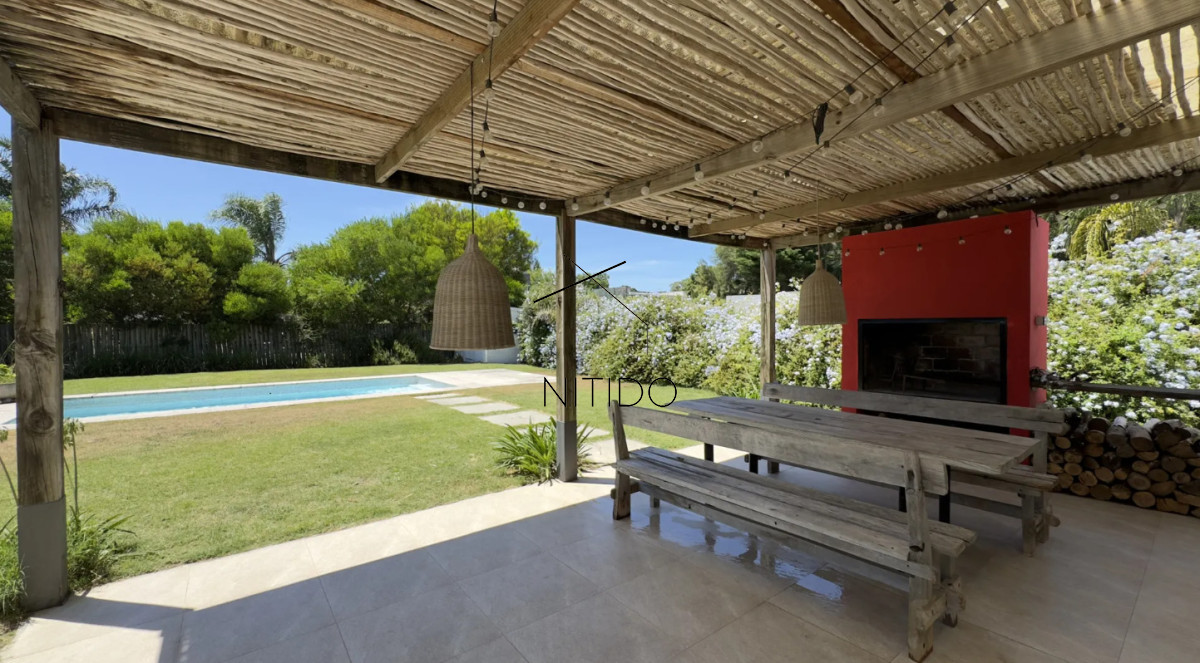 Casa ID.554 - Casa de 4 dormitorios en alquiler anual 