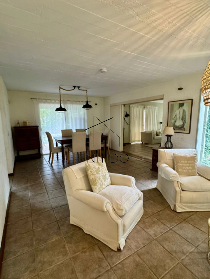 Casa ID.401 - Casa de 4 dormitorios en Pinares a 2 cuadras de la playa 