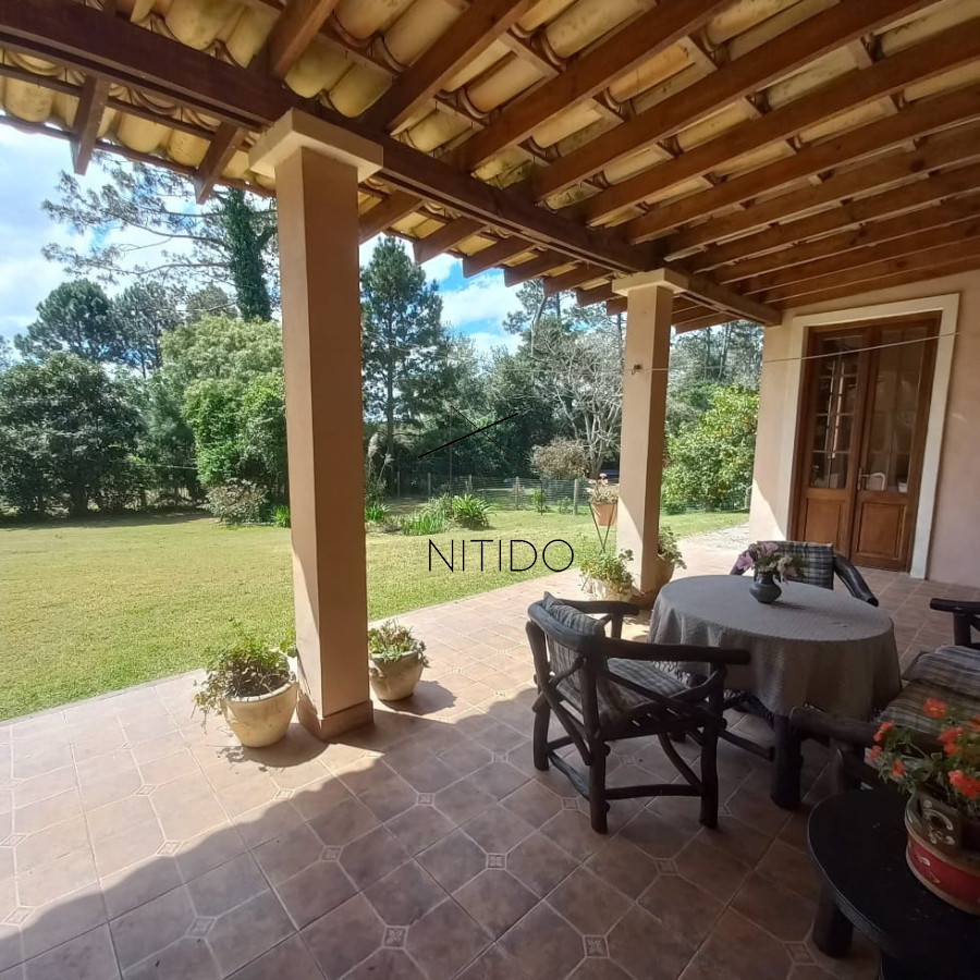 Casa ID.354 - Casa de 3 dormitorios y servicio en alquiler anual 