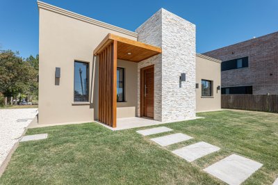 Casa a estrenar de 3 dormitorios 