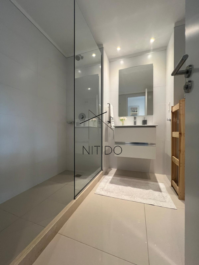 Apartamento ID.704 - Apartamento de 3 dormitorios y 3 baños a pasos de playa brava 