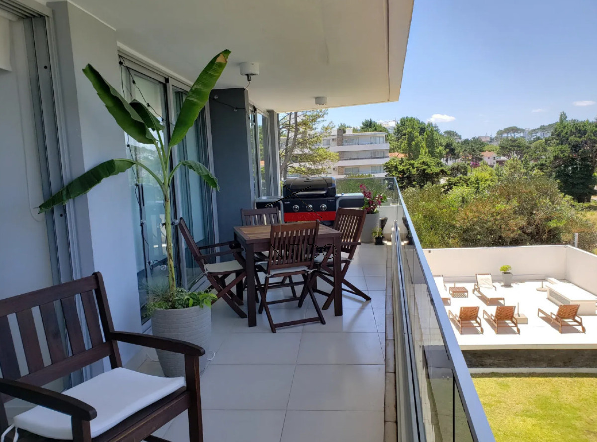 Apartamento ID.704 - Apartamento de 3 dormitorios y 3 baños a pasos de playa brava 