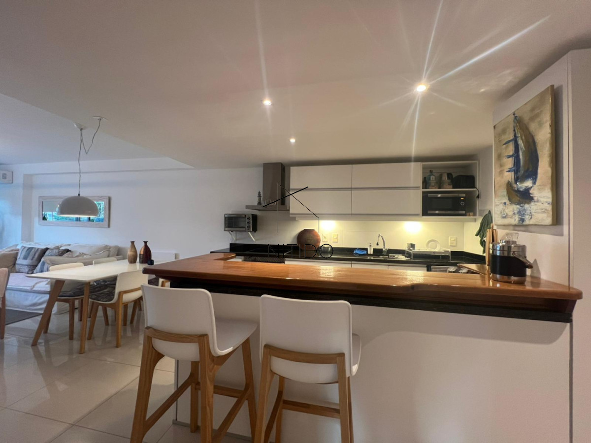 Apartamento ID.704 - Apartamento de 3 dormitorios y 3 baños a pasos de playa brava 