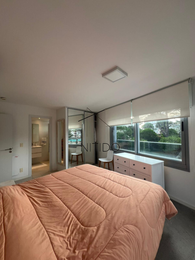 Apartamento ID.704 - Apartamento de 3 dormitorios y 3 baños a pasos de playa brava 