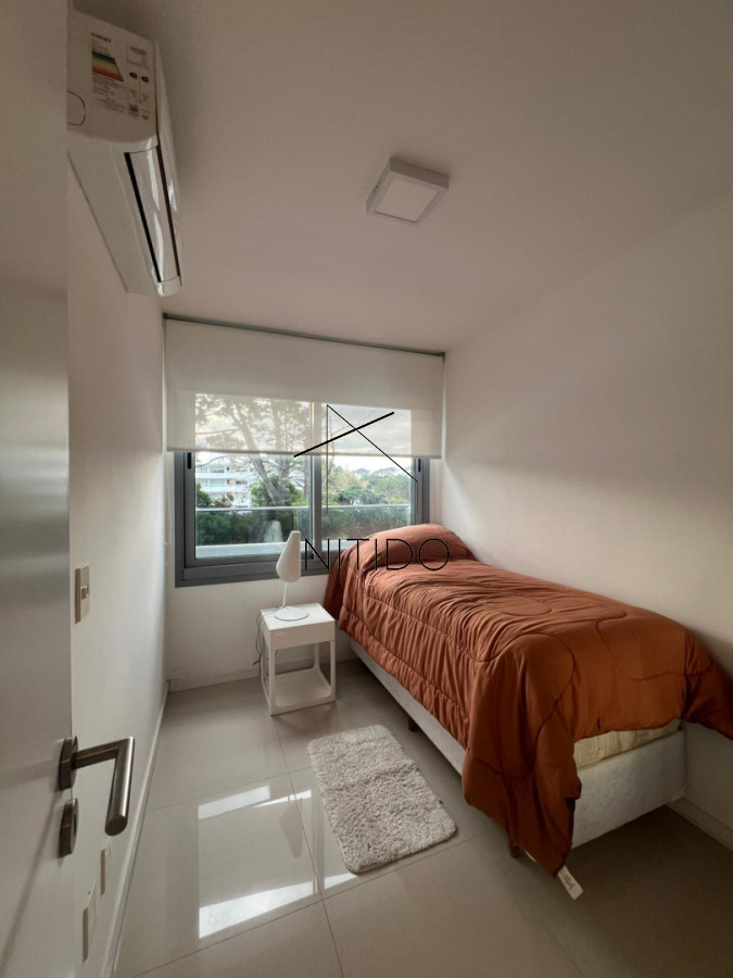 Apartamento ID.704 - Apartamento de 3 dormitorios y 3 baños a pasos de playa brava 